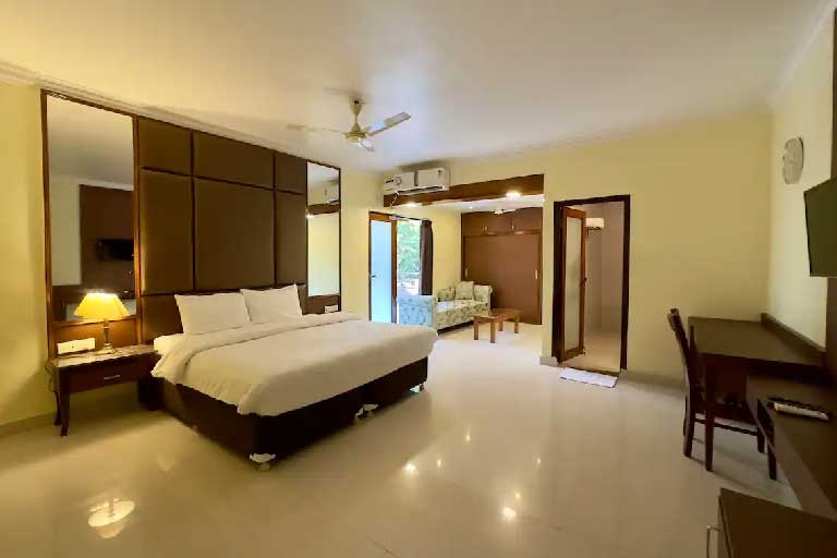7 BHK Private Pool Baga Creek by Laze Around Us