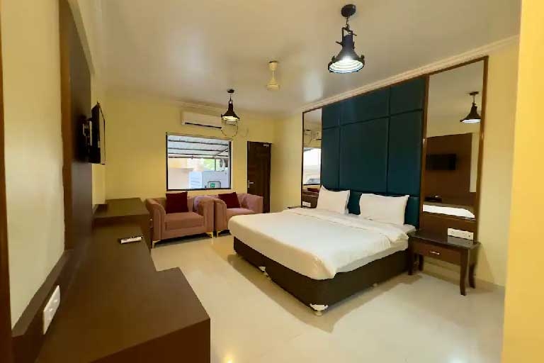 7 BHK Private Pool Baga Creek by Laze Around Us