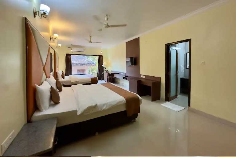 7 BHK Private Pool Baga Creek by Laze Around Us