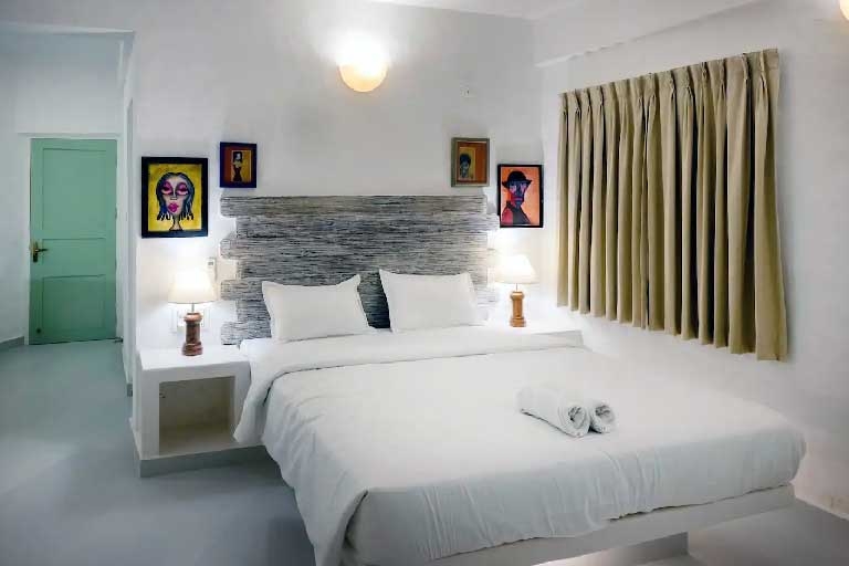 Chic Studio By Laze Around Us Chic Studio By Laze Around Us