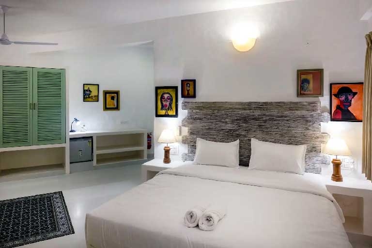 Chic Studio By Laze Around Us Chic Studio By Laze Around Us