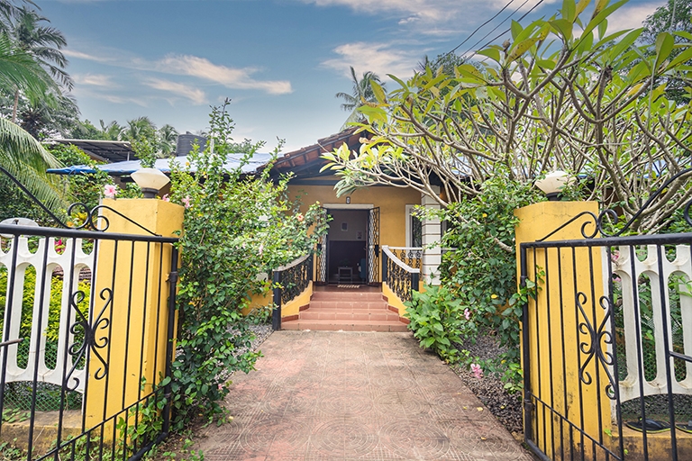Sunshine Retreat - 2BHK Villa With Garden View | Laze Around Us