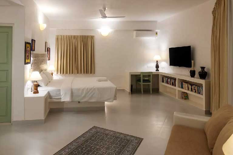 Chic Studio By Laze Around Us Chic Studio By Laze Around Us